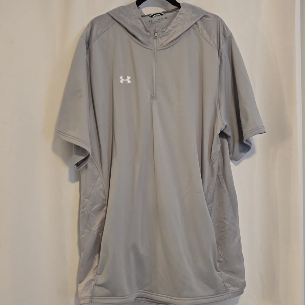 Under Armour Light Gray Short Sleeve Pullover - Picture 1 of 4